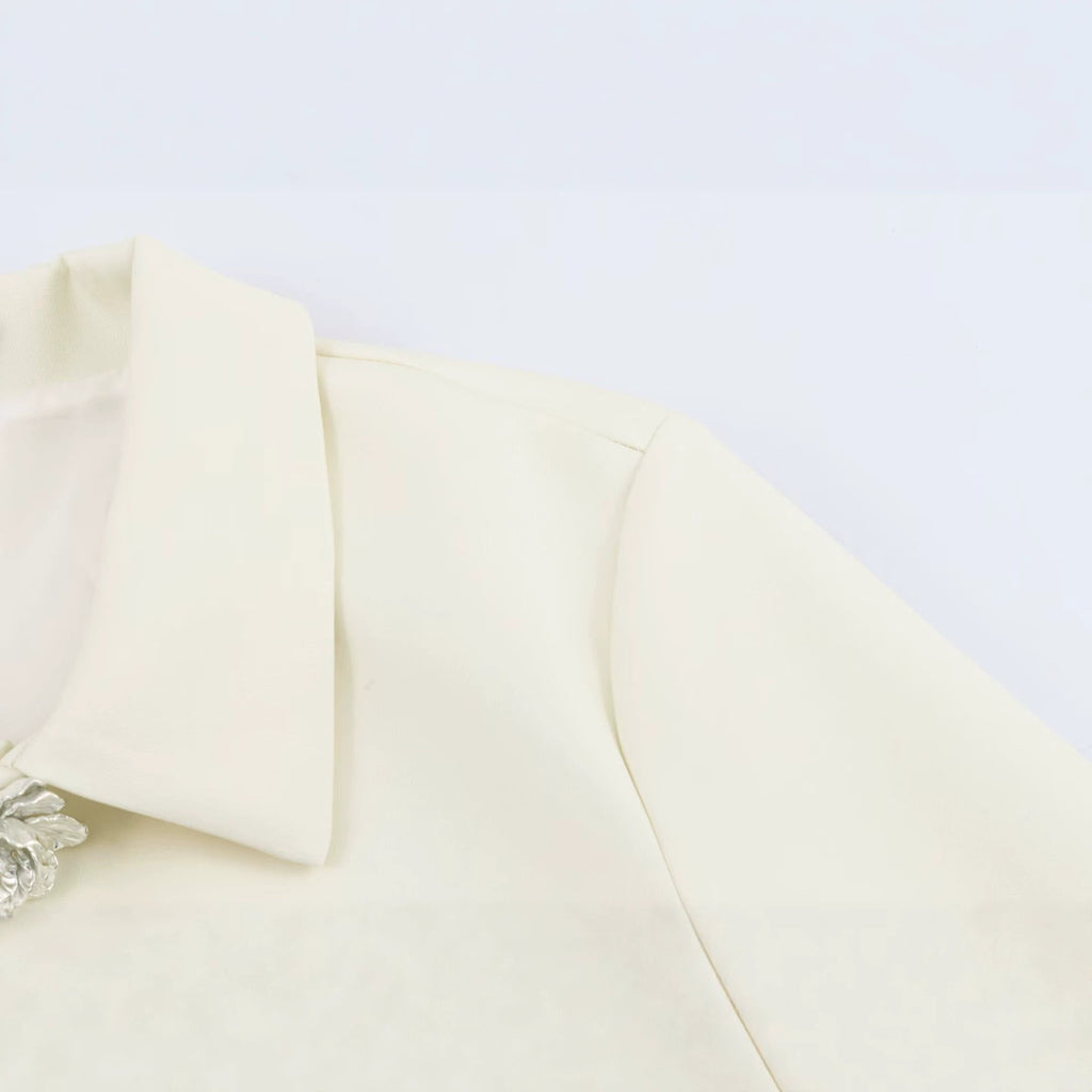 Pocket flap three-dimensional flower button suit jacket for women